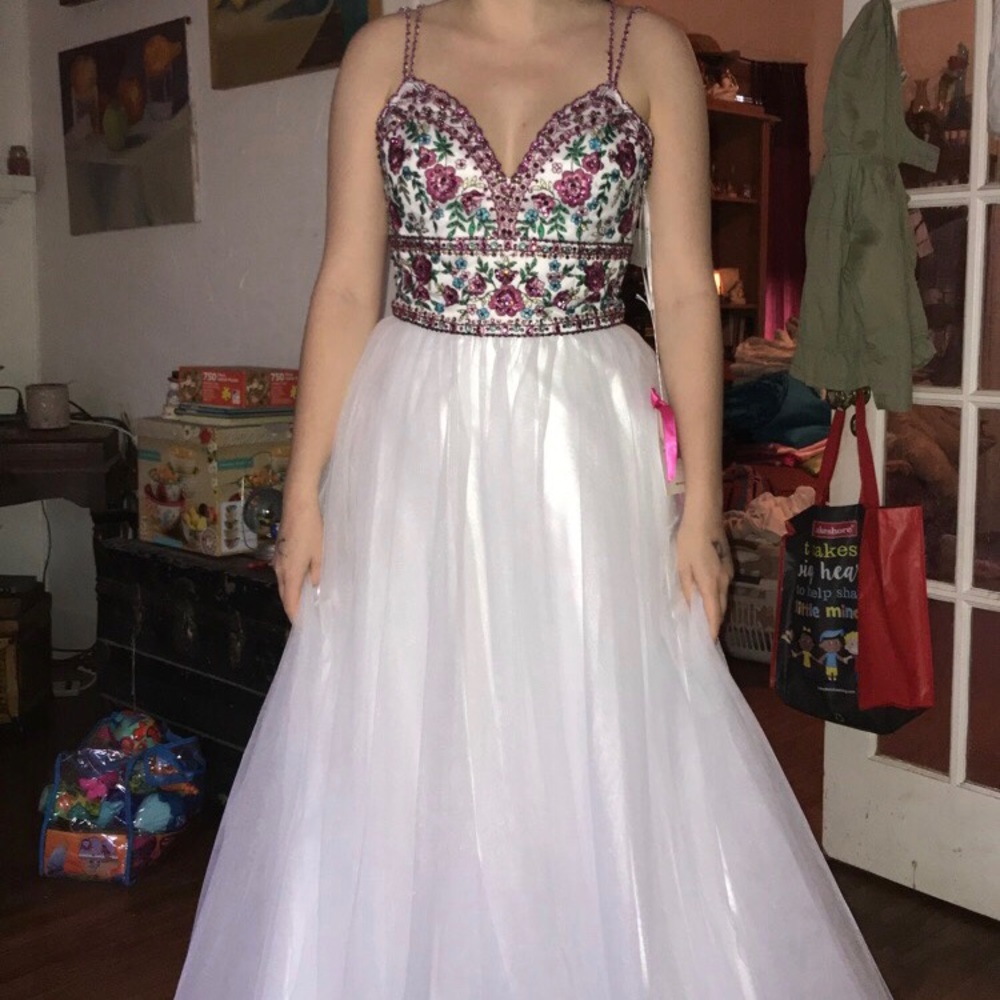 Selling my 2018 prom dress - Picture 1 of 3